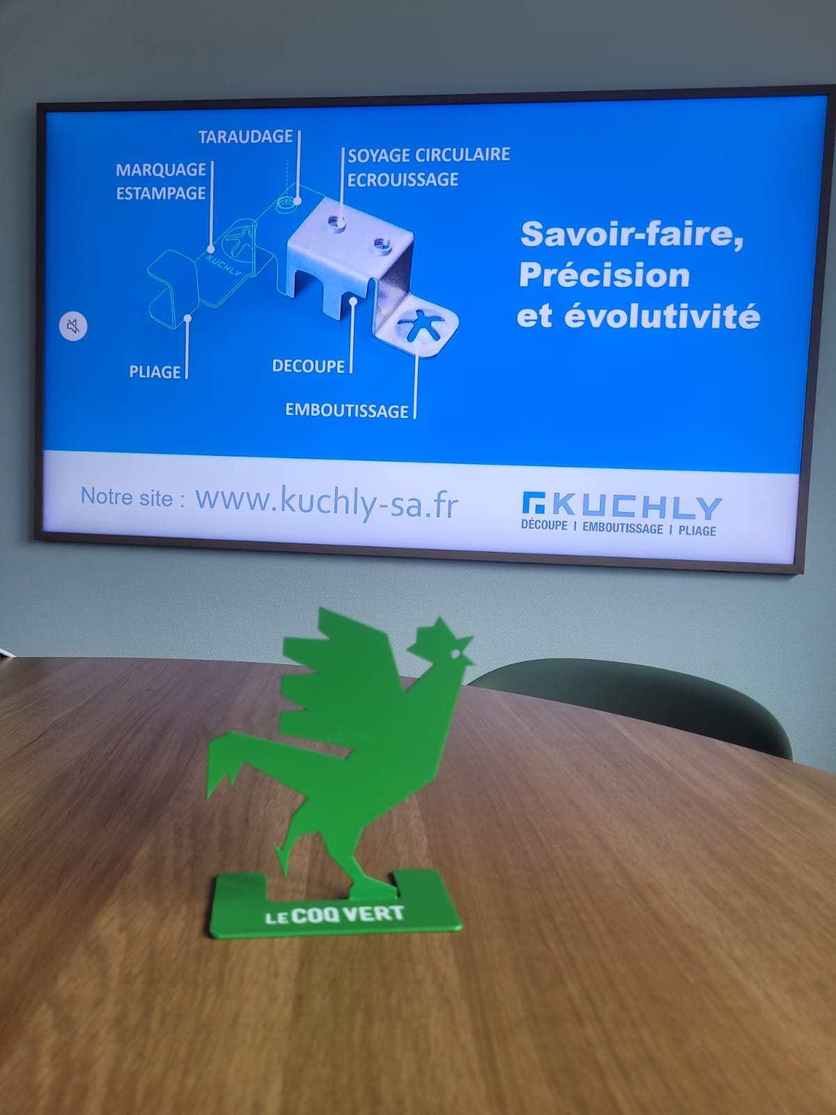 Trophé du coq vert remis par la BPI